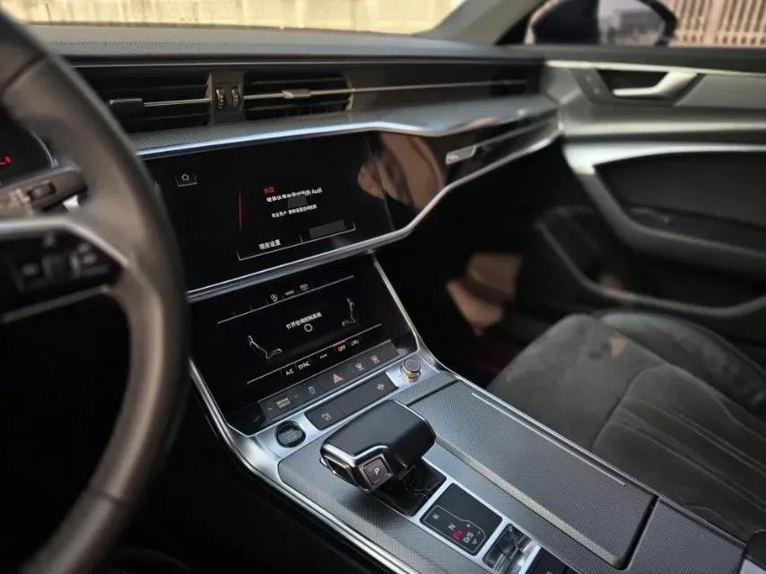 2020 Audi A6L 2.0T 190HP L4 7DCT,autocango,china used car exporter,china ev exporter,chinese used car exporter,chinese used ev exporter