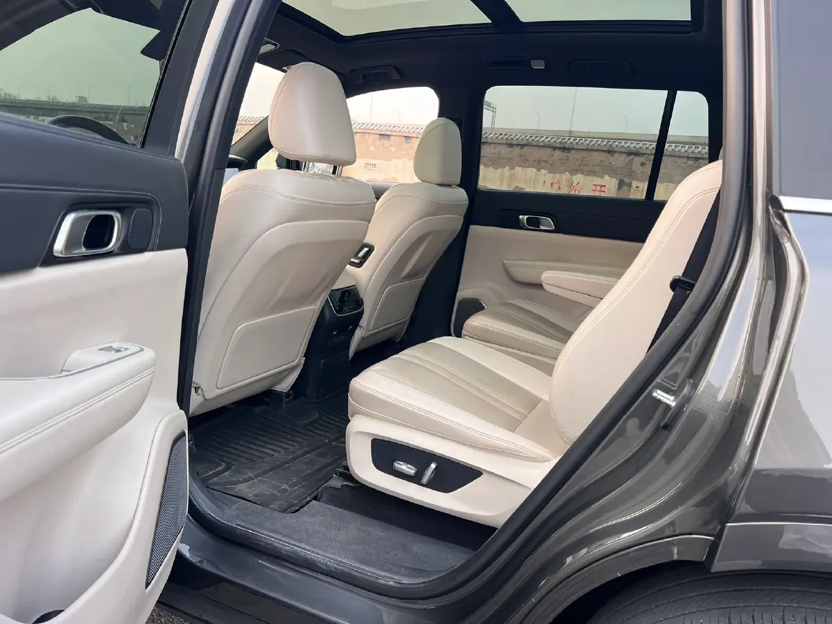 2020 Li ONE Range Extended 131HP REEV 40.5KWH,autocango,china used car exporter,china ev exporter,chinese used car exporter,chinese used ev exporter