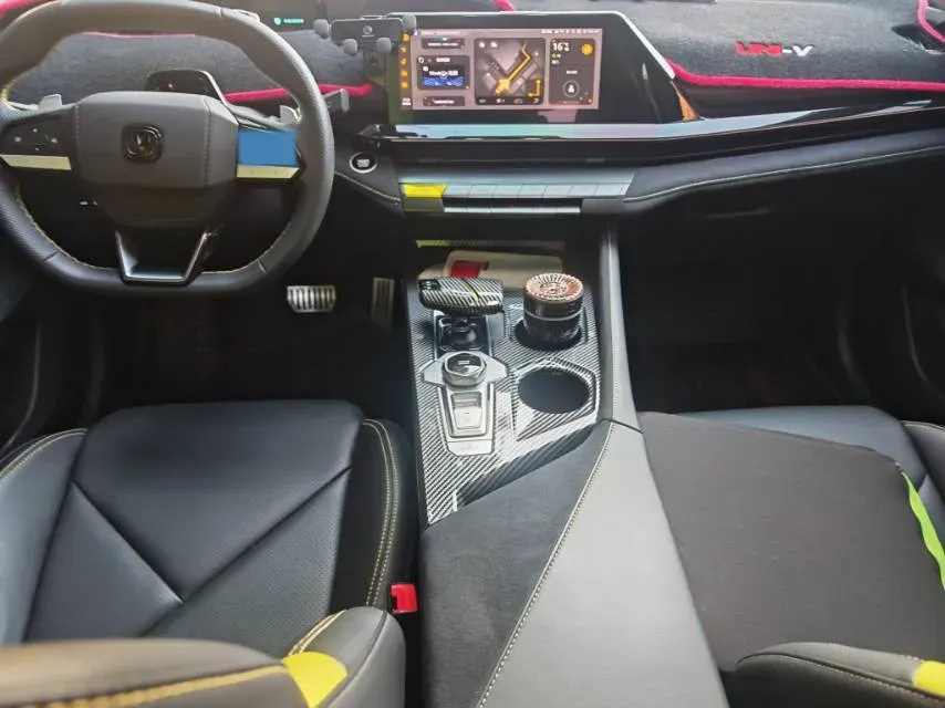 2022 ChangAn UNI-V 1.5T 188HP L4 7DCT,autocango,china used car exporter,china ev exporter,chinese used car exporter,chinese used ev exporter