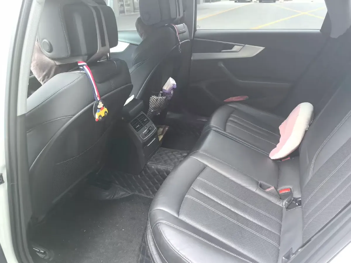 2020 Audi A4L 2.0T 190HP L4 7DCT,autocango,china used car exporter,china ev exporter,chinese used car exporter,chinese used ev exporter