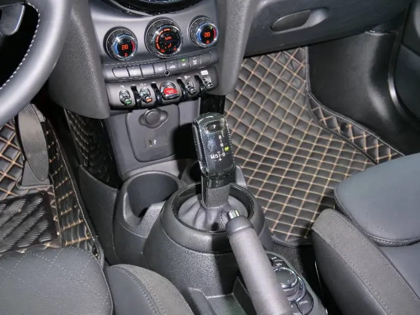 2023 MINI MINI 2.0T 178HP L4 7DCT,autocango,china used car exporter,china ev exporter,chinese used car exporter,chinese used ev exporter