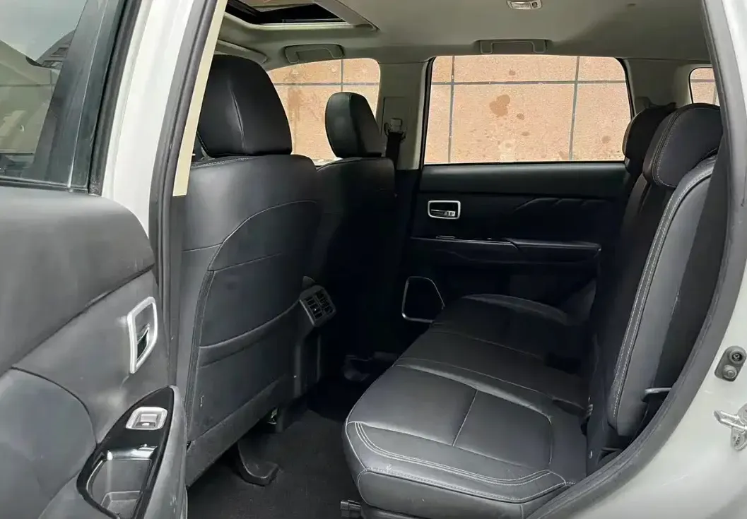 2019 Mitsubishi Outlander 2.4L 192HP L4 CVT,autocango,china used car exporter,china ev exporter,chinese used car exporter,chinese used ev exporter