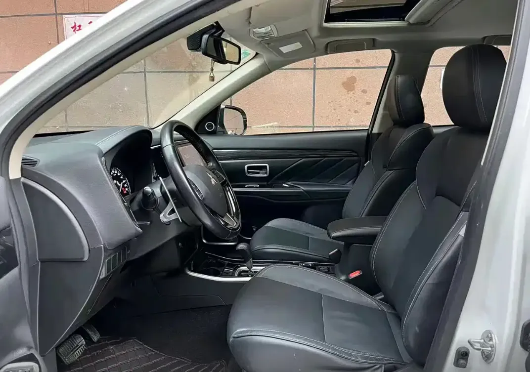 2019 Mitsubishi Outlander 2.4L 192HP L4 CVT,autocango,china used car exporter,china ev exporter,chinese used car exporter,chinese used ev exporter
