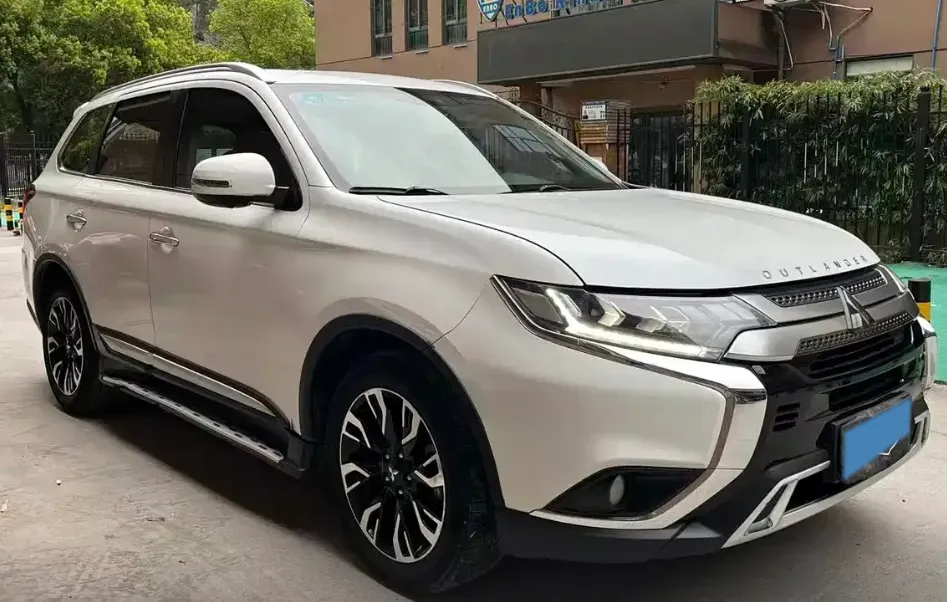 2019 Mitsubishi Outlander 2.4L 192HP L4 CVT,autocango,china used car exporter,china ev exporter,chinese used car exporter,chinese used ev exporter