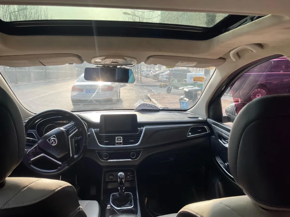 2019 BaoJun 730 1.5T 150HP L4 6MT,autocango,china used car exporter,china ev exporter,chinese used car exporter,chinese used ev exporter