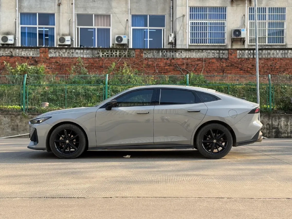 2022 ChangAn UNI-V 1.5T 188HP L4 7DCT,autocango,china used car exporter,china ev exporter,chinese used car exporter,chinese used ev exporter