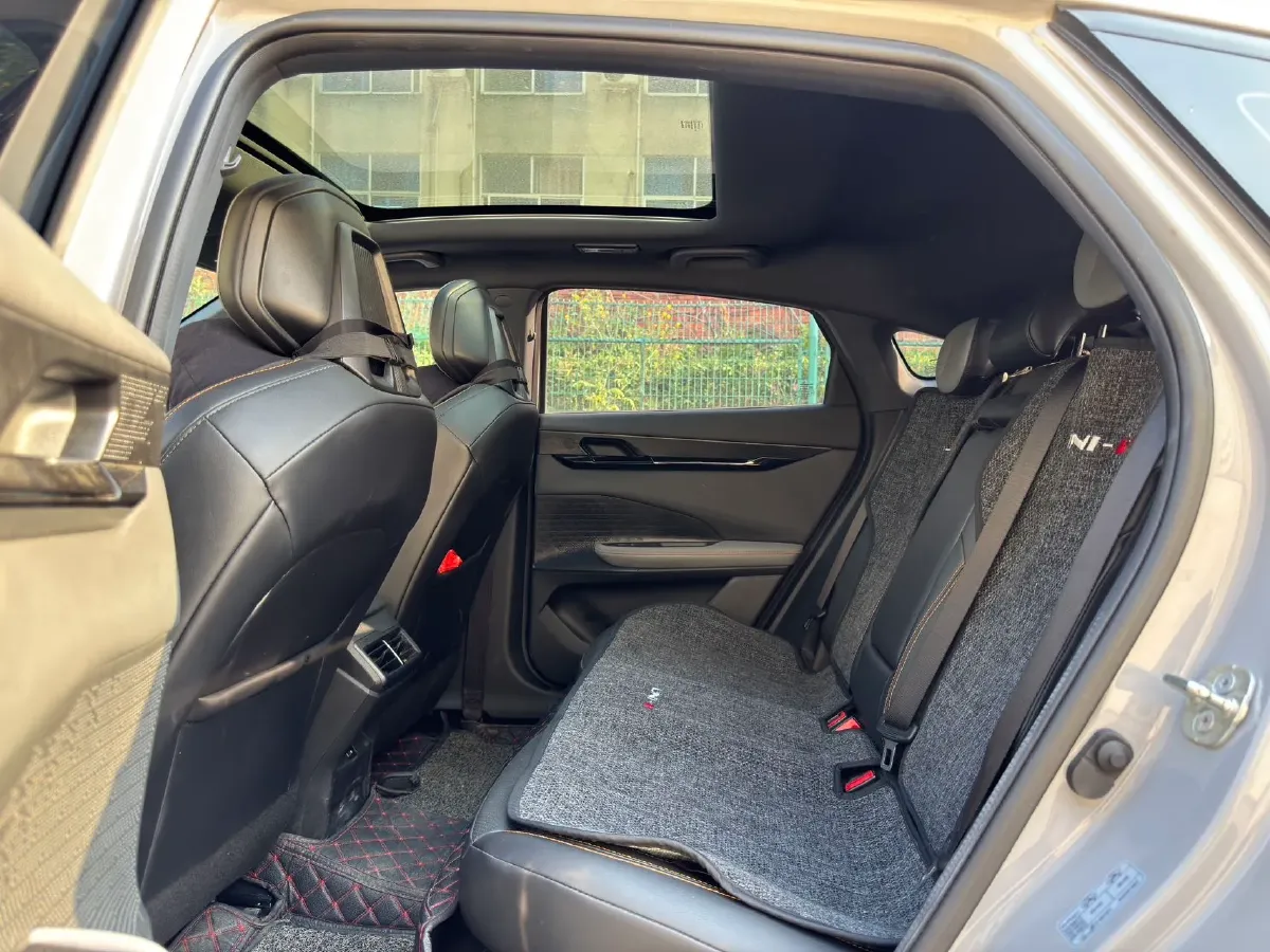 2022 ChangAn UNI-V 1.5T 188HP L4 7DCT,autocango,china used car exporter,china ev exporter,chinese used car exporter,chinese used ev exporter