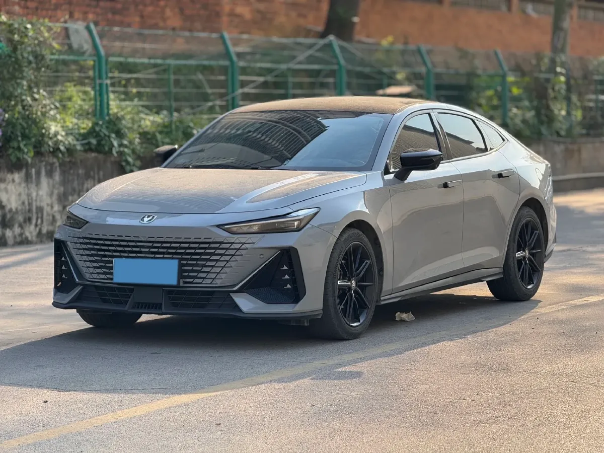 2022 ChangAn UNI-V 1.5T 188HP L4 7DCT,autocango,china used car exporter,china ev exporter,chinese used car exporter,chinese used ev exporter