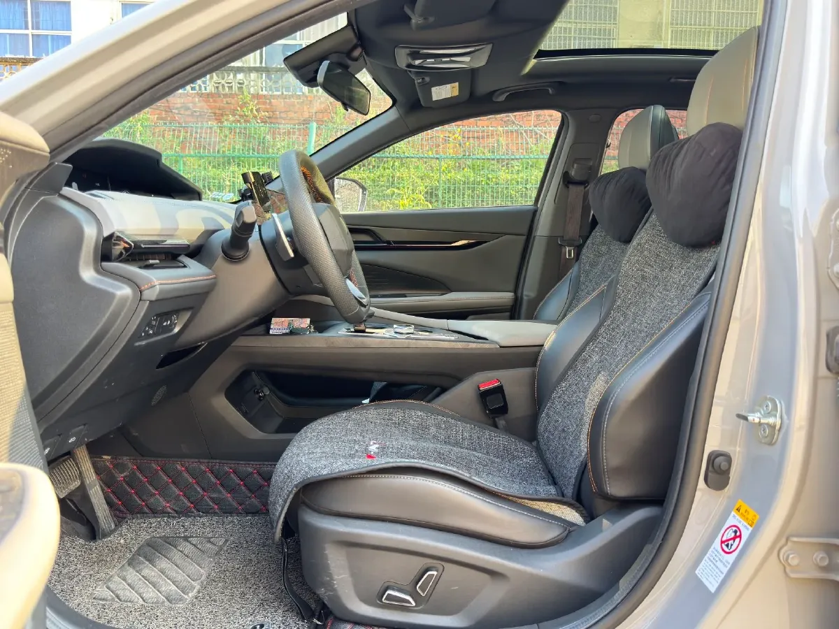 2022 ChangAn UNI-V 1.5T 188HP L4 7DCT,autocango,china used car exporter,china ev exporter,chinese used car exporter,chinese used ev exporter