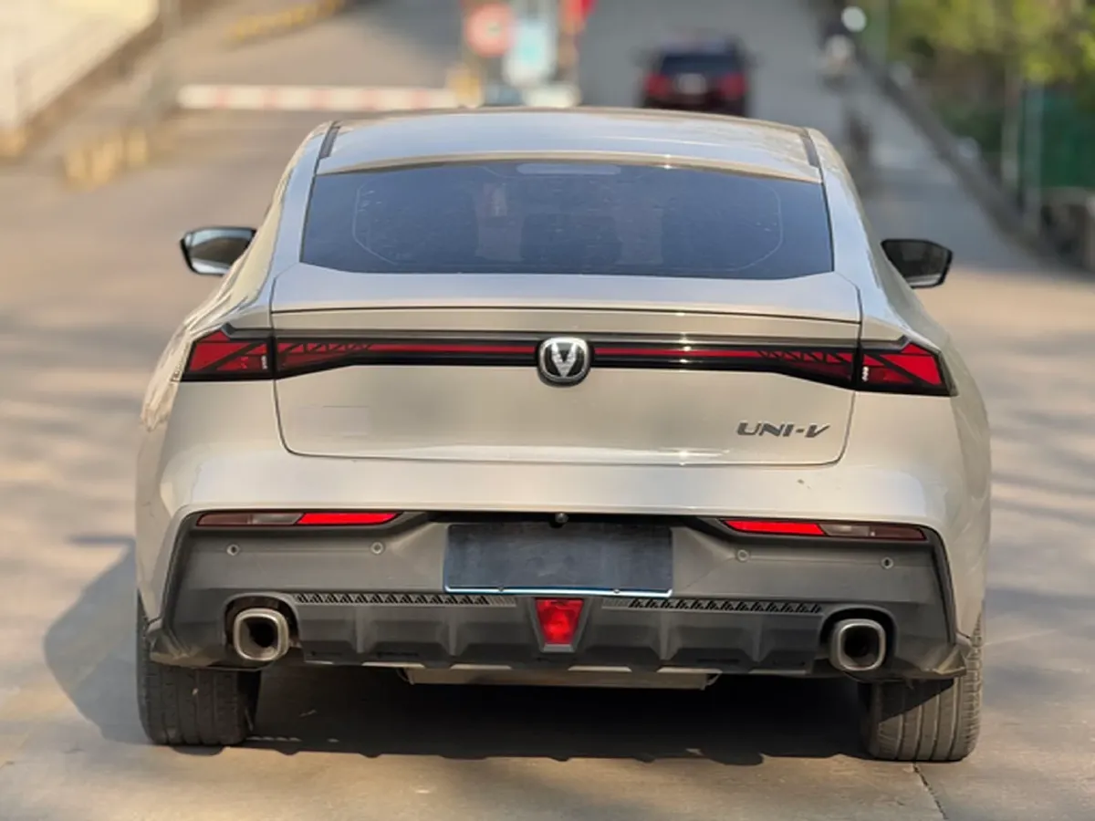 2022 ChangAn UNI-V 1.5T 188HP L4 7DCT,autocango,china used car exporter,china ev exporter,chinese used car exporter,chinese used ev exporter