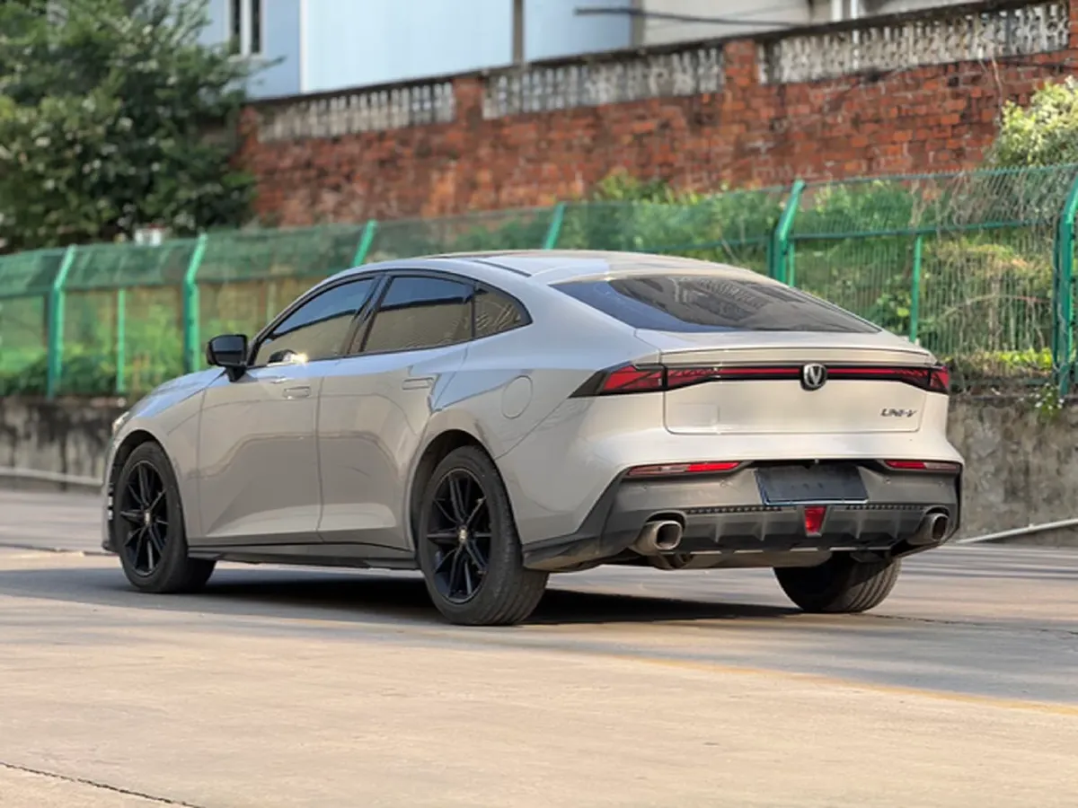 2022 ChangAn UNI-V 1.5T 188HP L4 7DCT,autocango,china used car exporter,china ev exporter,chinese used car exporter,chinese used ev exporter