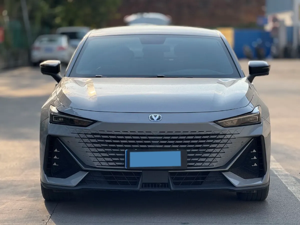 2022 ChangAn UNI-V 1.5T 188HP L4 7DCT,autocango,china used car exporter,china ev exporter,chinese used car exporter,chinese used ev exporter