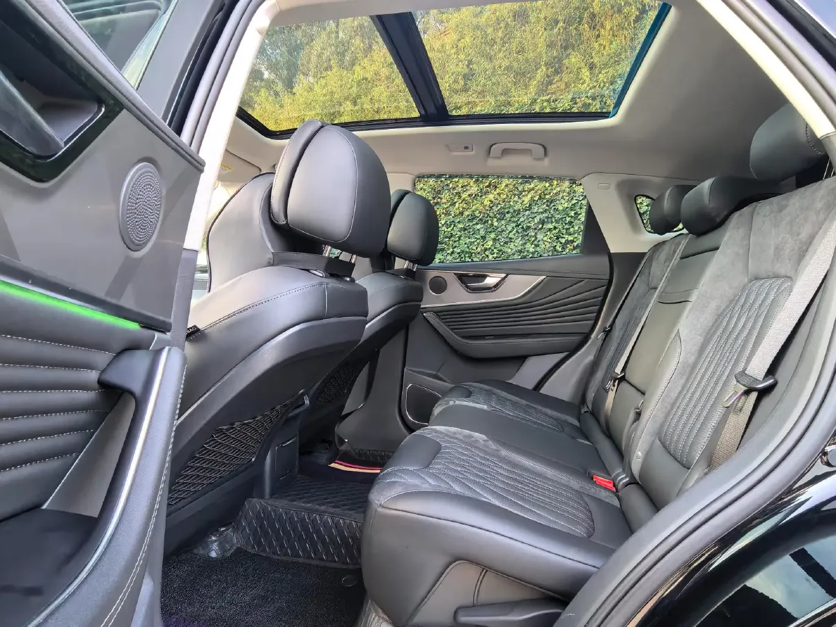 2023 HongQi HS5 2.0T 252HP L4 8AT,autocango,china used car exporter,china ev exporter,chinese used car exporter,chinese used ev exporter