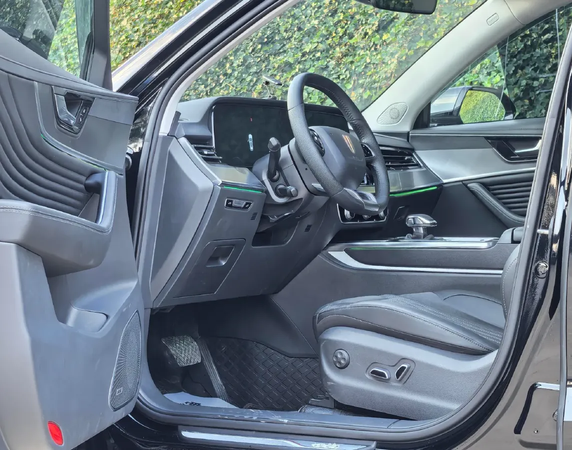 2023 HongQi HS5 2.0T 252HP L4 8AT,autocango,china used car exporter,china ev exporter,chinese used car exporter,chinese used ev exporter