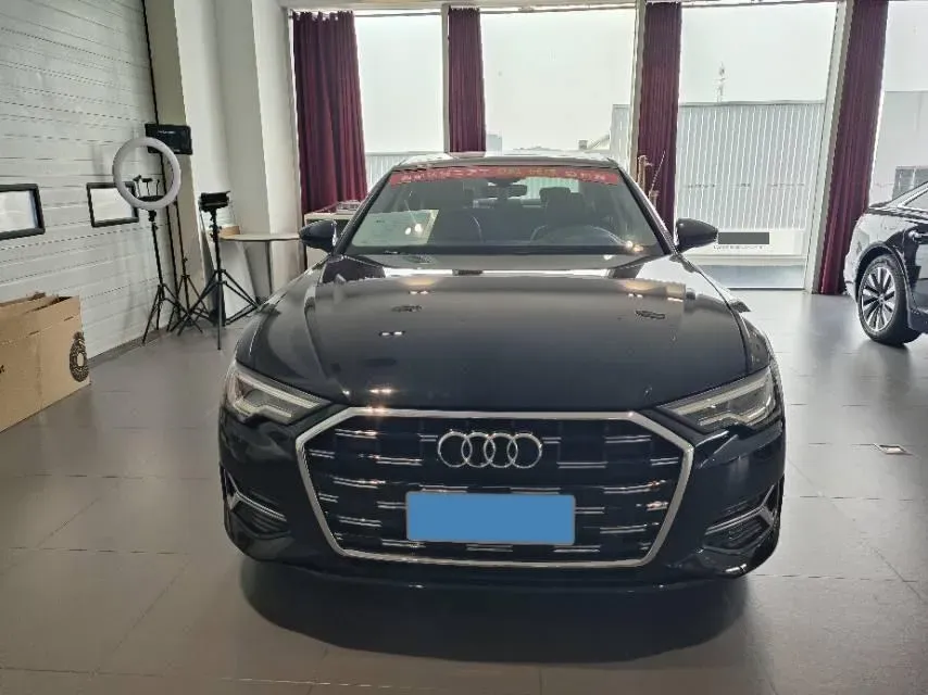 2023 Audi A6L 2.0T 245HP L4 7DCT,autocango,china used car exporter,china ev exporter,chinese used car exporter,chinese used ev exporter