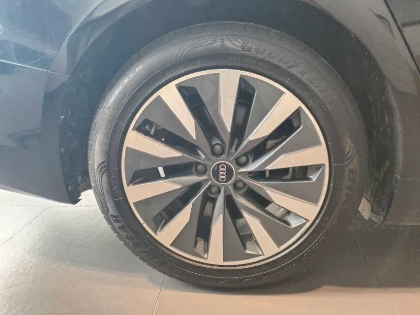 2023 Audi A6L 2.0T 245HP L4 7DCT,autocango,china used car exporter,china ev exporter,chinese used car exporter,chinese used ev exporter