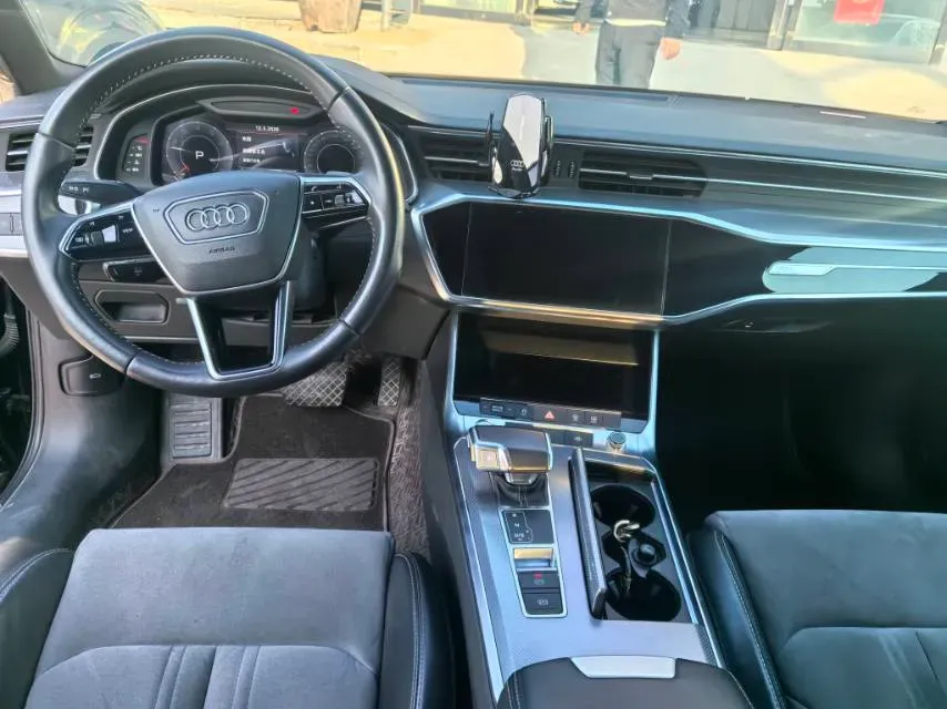 2020 Audi A6L 2.0T 190HP L4 7DCT,autocango,china used car exporter,china ev exporter,chinese used car exporter,chinese used ev exporter
