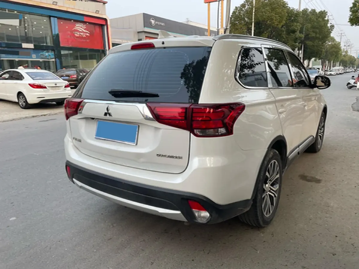 2018 Mitsubishi Outlander 2.0L 166HP L4 CVT,autocango,china used car exporter,china ev exporter,chinese used car exporter,chinese used ev exporter