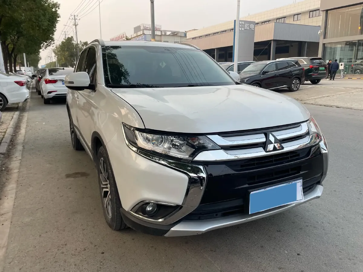 2018 Mitsubishi Outlander 2.0L 166HP L4 CVT,autocango,china used car exporter,china ev exporter,chinese used car exporter,chinese used ev exporter
