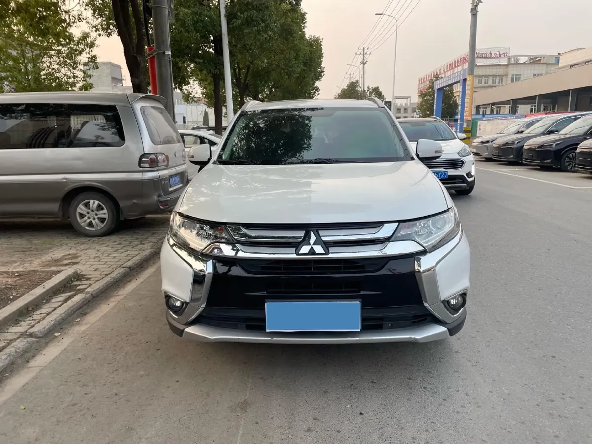 2018 Mitsubishi Outlander 2.0L 166HP L4 CVT,autocango,china used car exporter,china ev exporter,chinese used car exporter,chinese used ev exporter