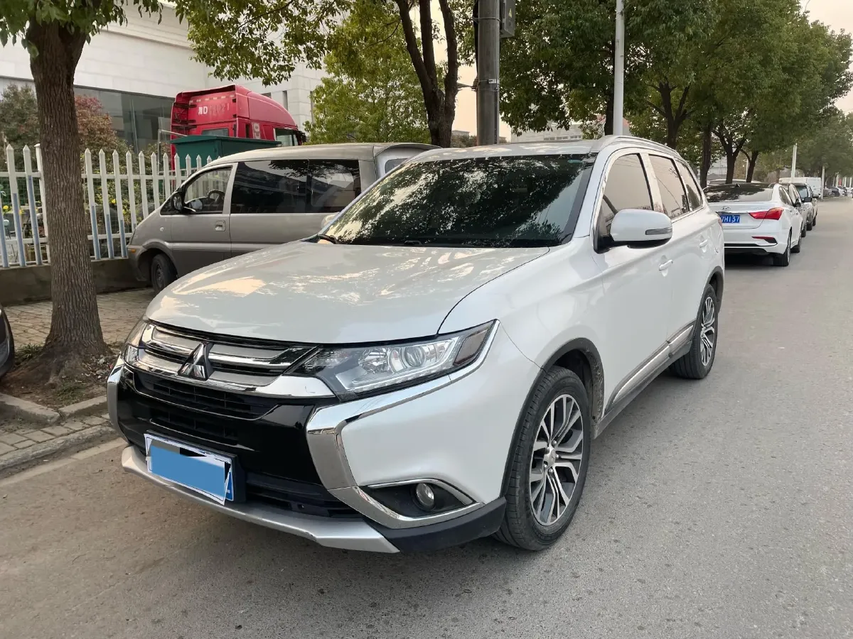 2018 Mitsubishi Outlander 2.0L 166HP L4 CVT,autocango,china used car exporter,china ev exporter,chinese used car exporter,chinese used ev exporter