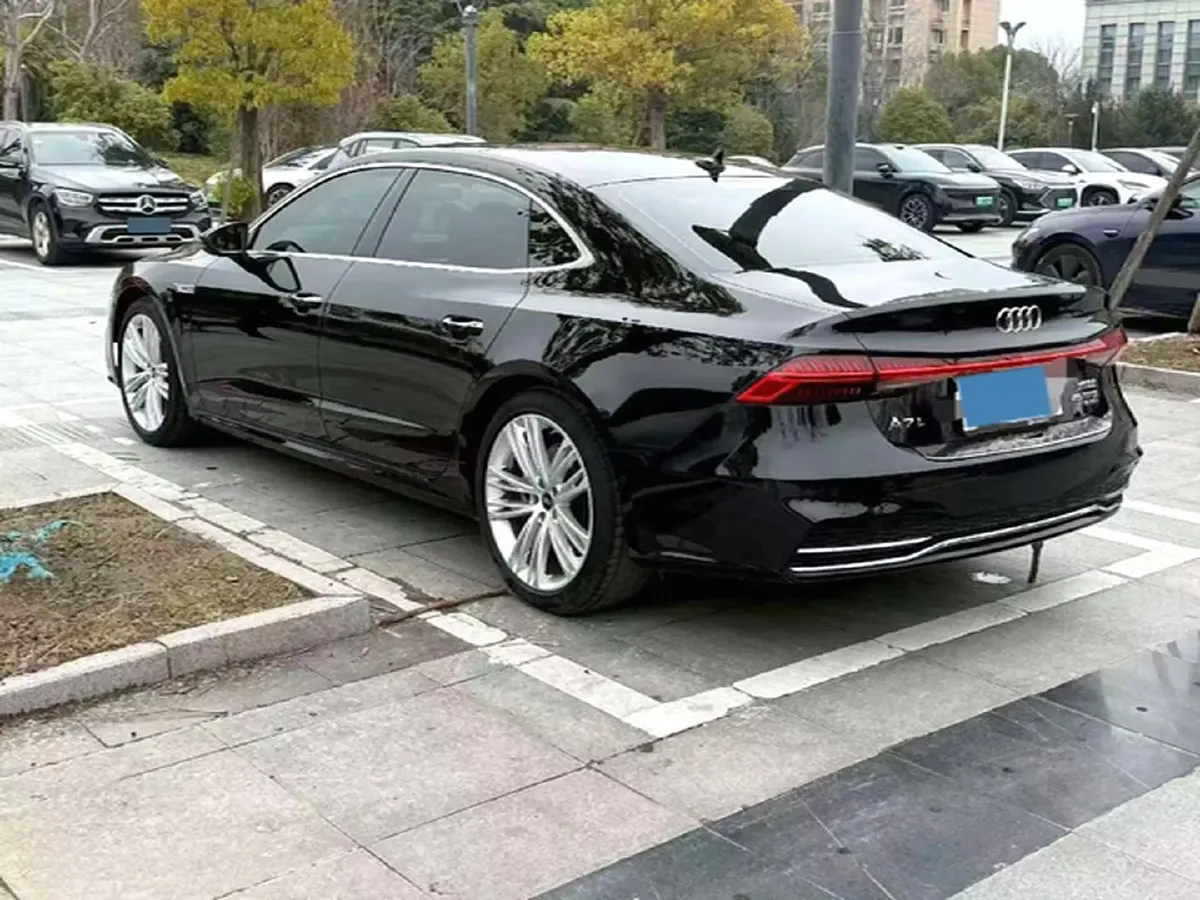 2024 Audi A7L 2.0T 245HP L4 7DCT,autocango,china used car exporter,china ev exporter,chinese used car exporter,chinese used ev exporter