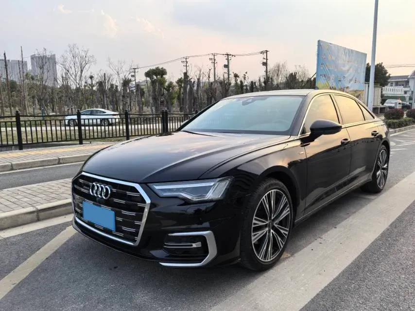 2025 Audi A6L 2.0T 245HP L4 7DCT,autocango,china used car exporter,china ev exporter,chinese used car exporter,chinese used ev exporter