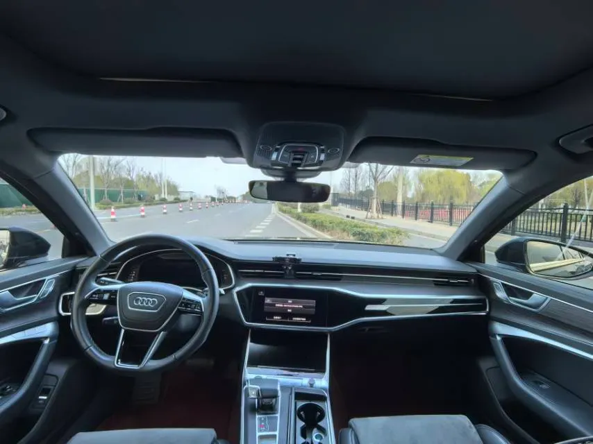 2025 Audi A6L 2.0T 245HP L4 7DCT,autocango,china used car exporter,china ev exporter,chinese used car exporter,chinese used ev exporter