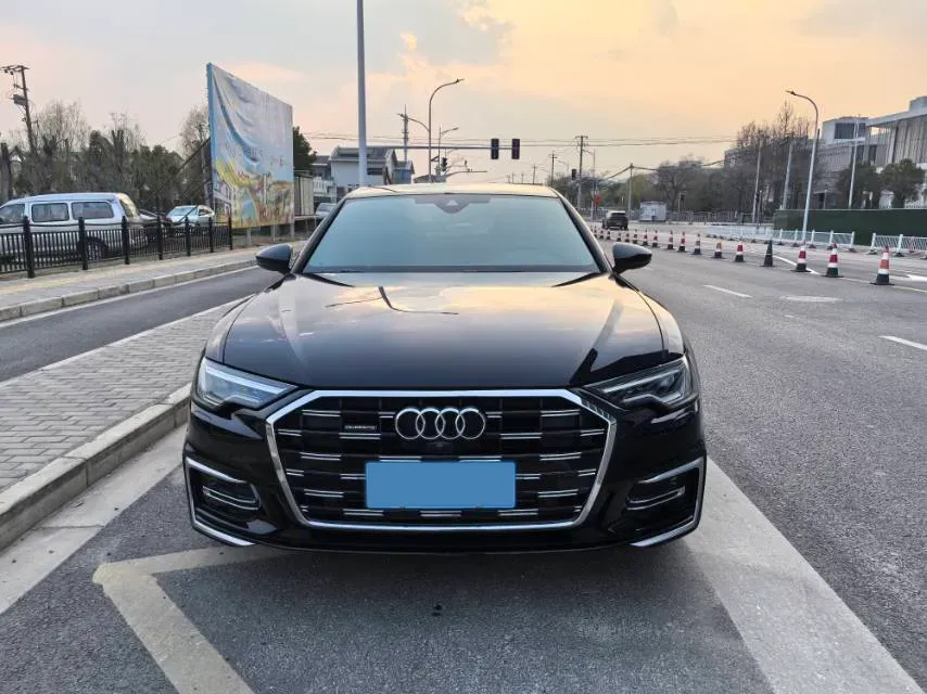 2025 Audi A6L 2.0T 245HP L4 7DCT,autocango,china used car exporter,china ev exporter,chinese used car exporter,chinese used ev exporter