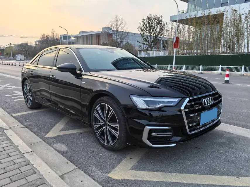 2025 Audi A6L 2.0T 245HP L4 7DCT,autocango,china used car exporter,china ev exporter,chinese used car exporter,chinese used ev exporter