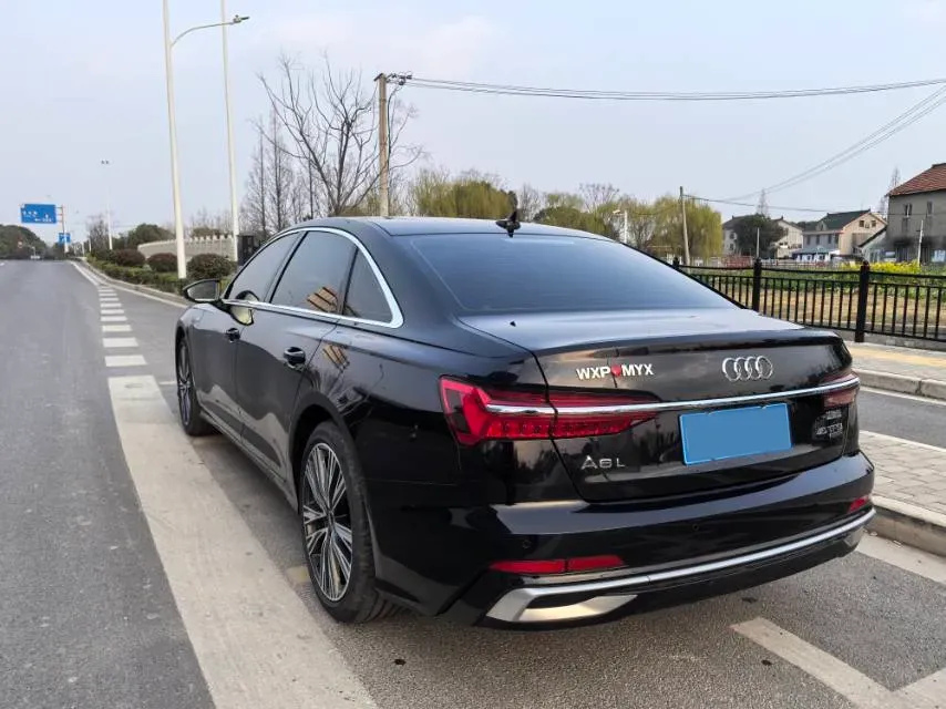 2025 Audi A6L 2.0T 245HP L4 7DCT,autocango,china used car exporter,china ev exporter,chinese used car exporter,chinese used ev exporter