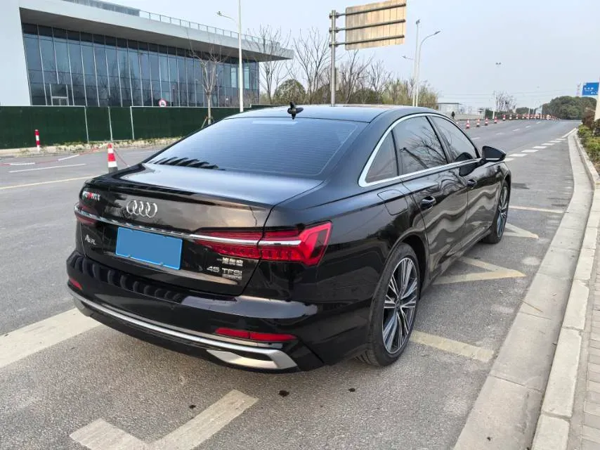 2025 Audi A6L 2.0T 245HP L4 7DCT,autocango,china used car exporter,china ev exporter,chinese used car exporter,chinese used ev exporter
