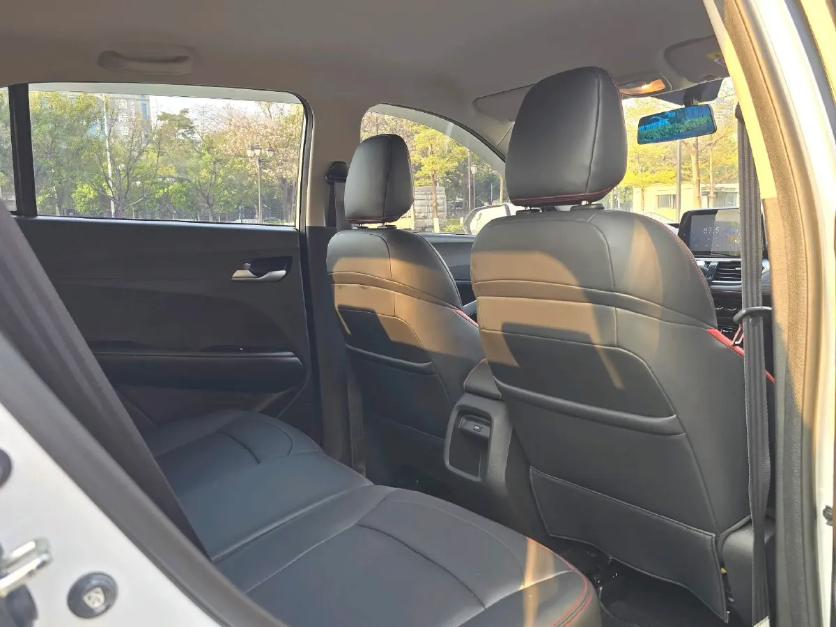 2021 BaoJun 510 1.5L 99HP L4 6MT,autocango,china used car exporter,china ev exporter,chinese used car exporter,chinese used ev exporter