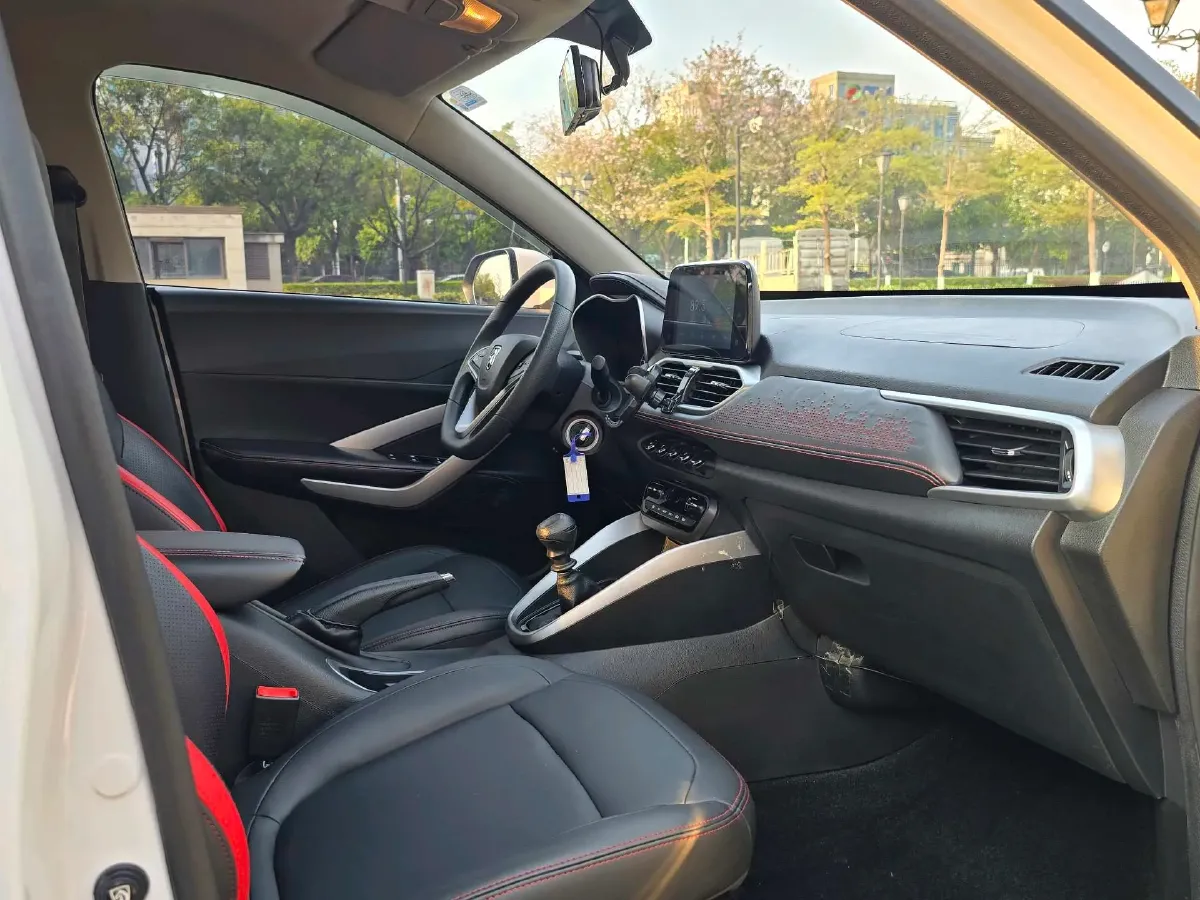 2021 BaoJun 510 1.5L 99HP L4 6MT,autocango,china used car exporter,china ev exporter,chinese used car exporter,chinese used ev exporter