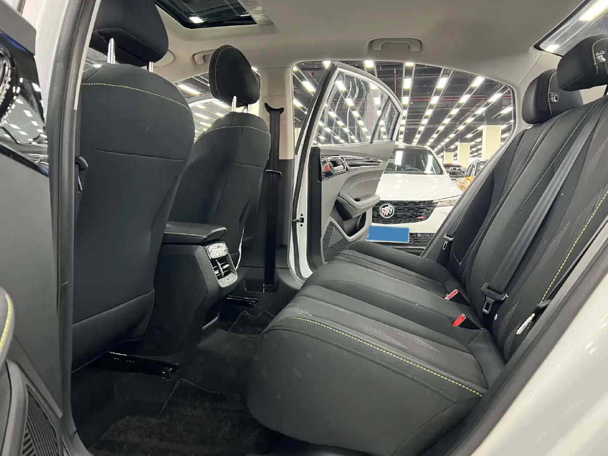 2021 Roewe i5 1.5L 120HP L4 CVT,autocango,china used car exporter,china ev exporter,chinese used car exporter,chinese used ev exporter