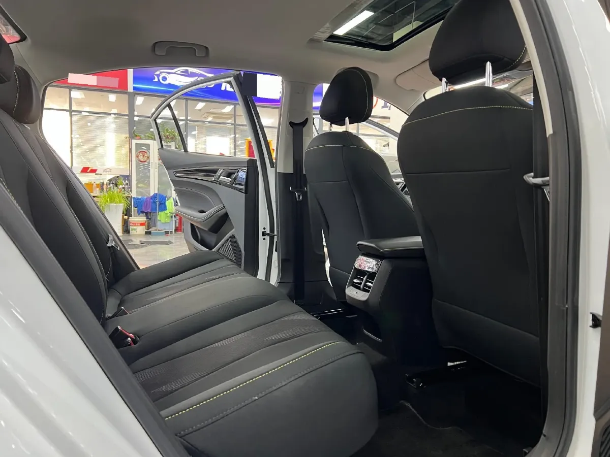 2021 Roewe i5 1.5L 120HP L4 CVT,autocango,china used car exporter,china ev exporter,chinese used car exporter,chinese used ev exporter