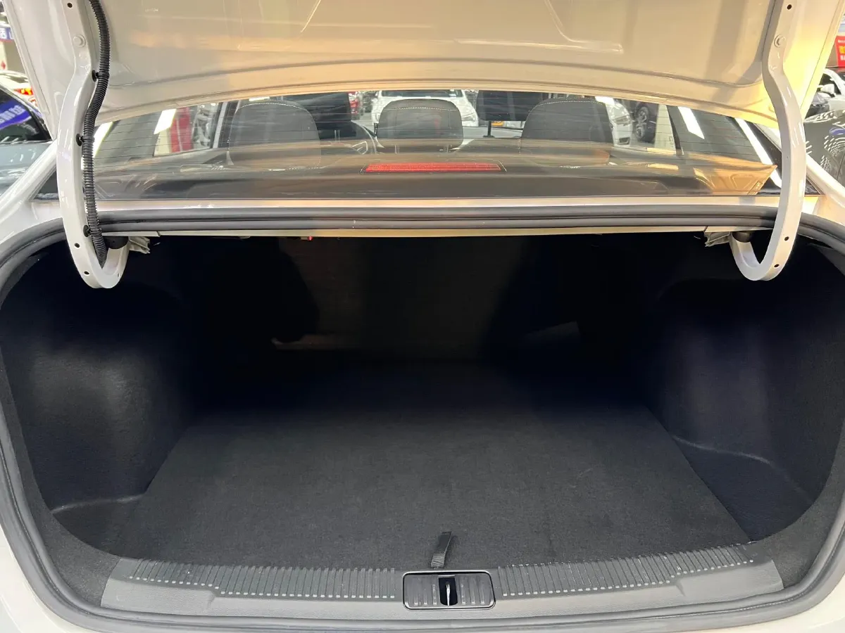 2021 Roewe i5 1.5L 120HP L4 CVT,autocango,china used car exporter,china ev exporter,chinese used car exporter,chinese used ev exporter