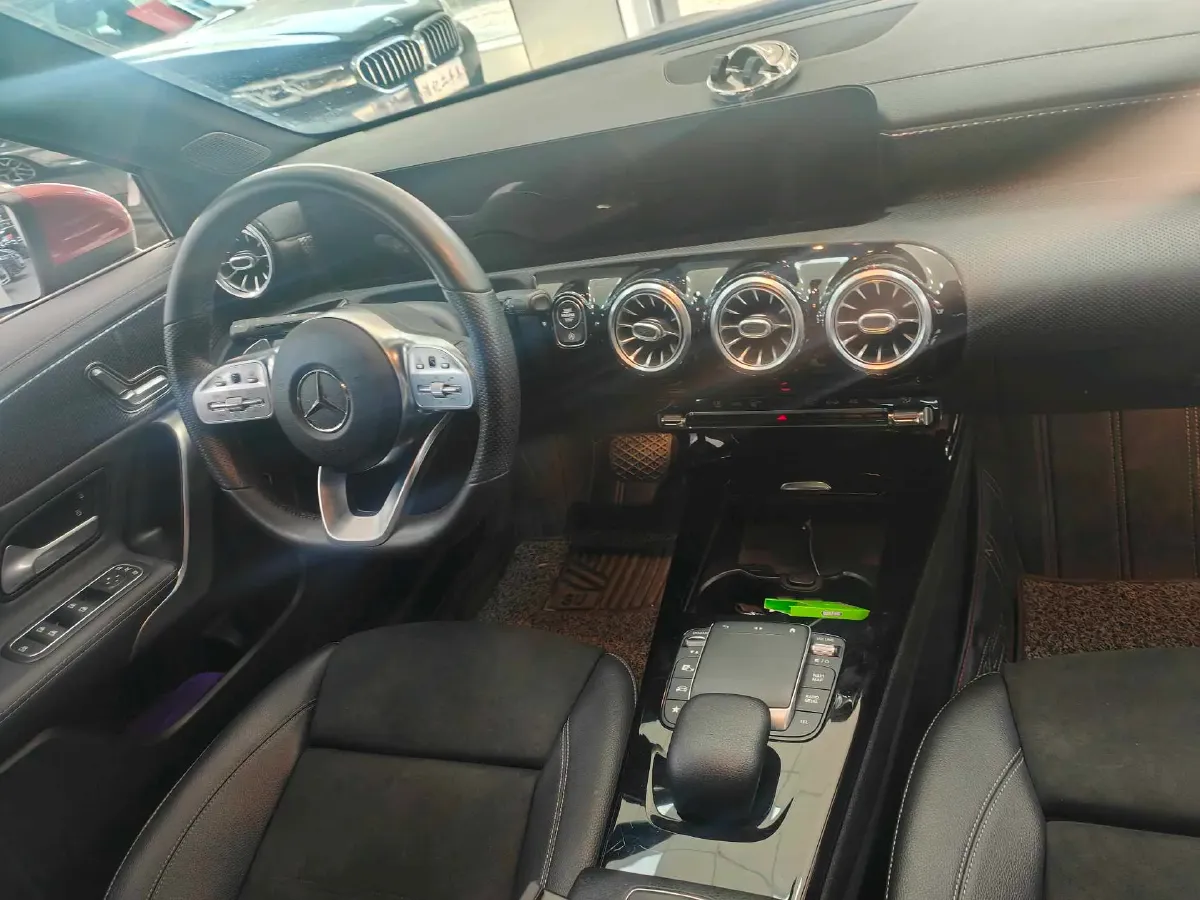 2021 Mercedes-Benz A Class 1.3T 163HP L4 7DCT,autocango,china used car exporter,china ev exporter,chinese used car exporter,chinese used ev exporter