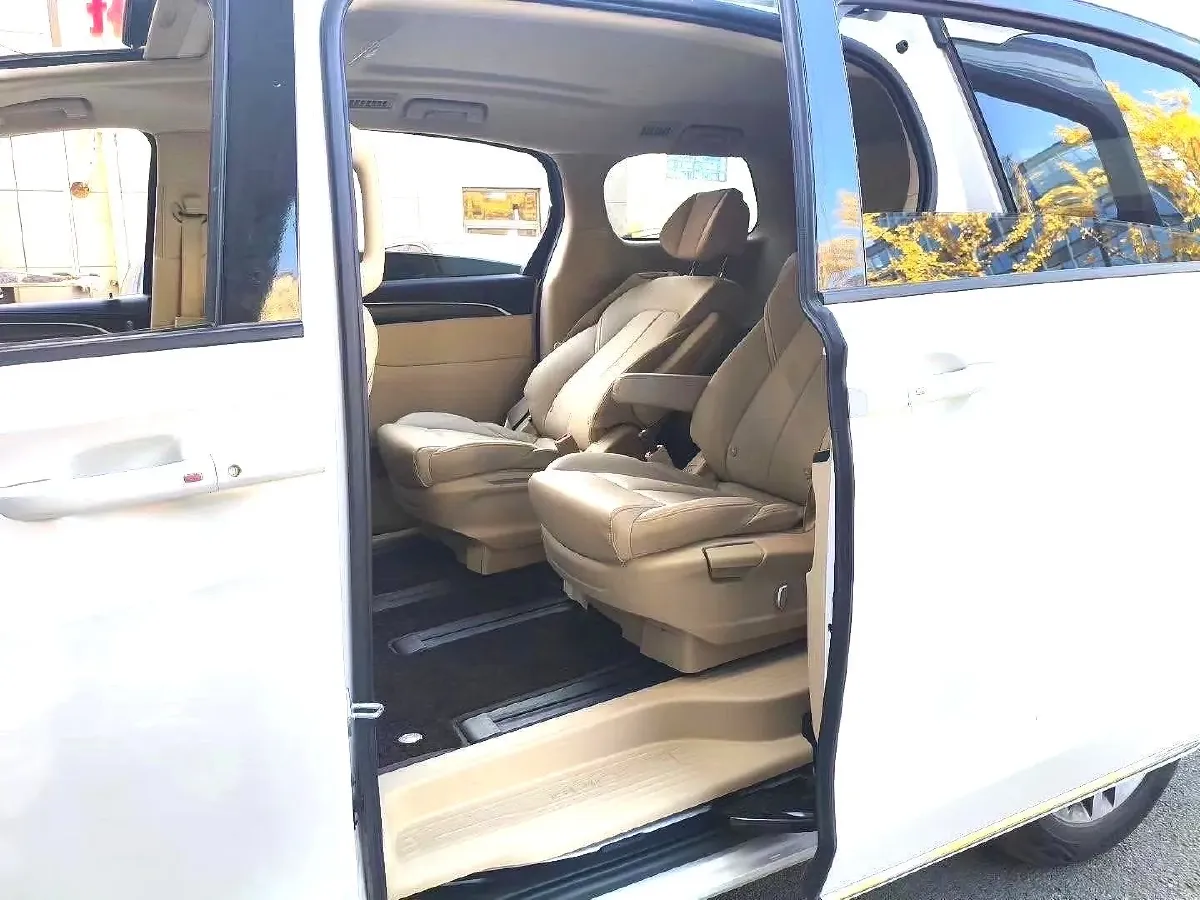 2022 Buick GL8 2.0T 237HP L4 9AT,autocango,china used car exporter,china ev exporter,chinese used car exporter,chinese used ev exporter