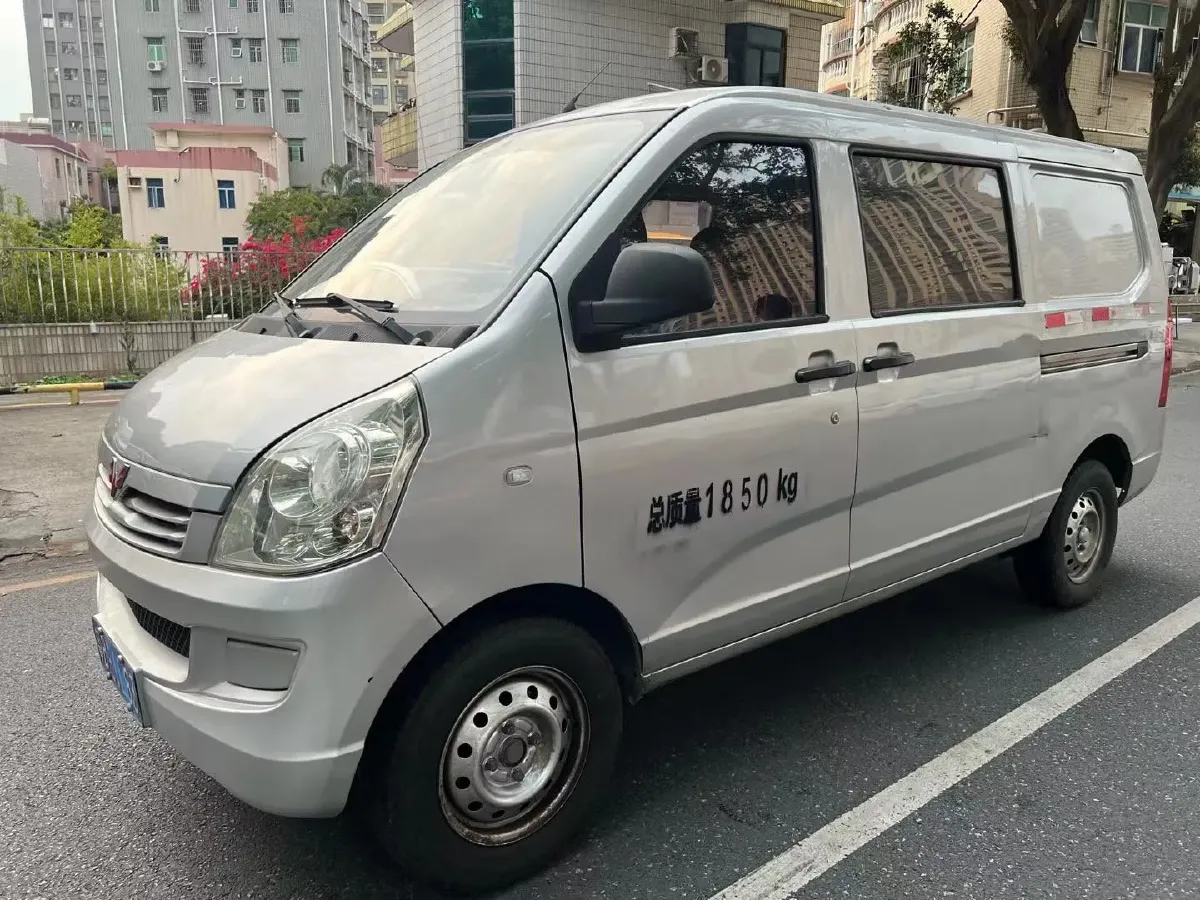 2014 WuLing RongGuang 1.5L 107HP L4 5MT,autocango,china used car exporter,china ev exporter,chinese used car exporter,chinese used ev exporter