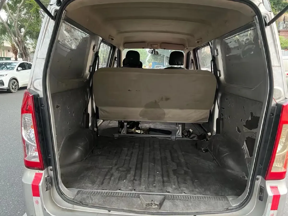 2014 WuLing RongGuang 1.5L 107HP L4 5MT,autocango,china used car exporter,china ev exporter,chinese used car exporter,chinese used ev exporter