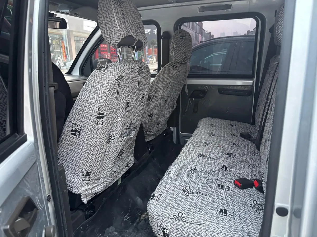 2023 WuLing RongGuang New Truck 1.5L 102HP L4 5MT,autocango,china used car exporter,china ev exporter,chinese used car exporter,chinese used ev exporter