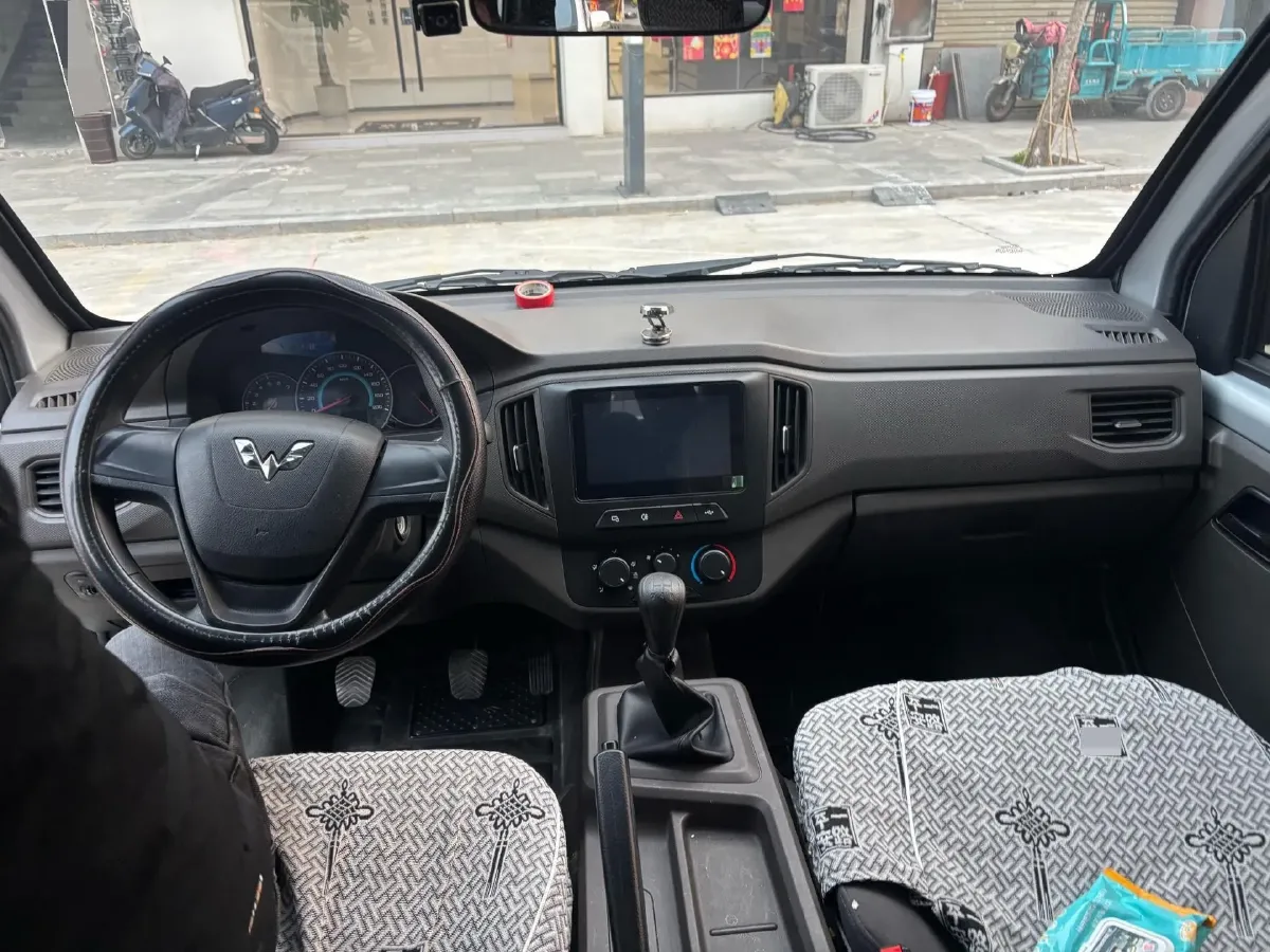 2023 WuLing RongGuang New Truck 1.5L 102HP L4 5MT,autocango,china used car exporter,china ev exporter,chinese used car exporter,chinese used ev exporter