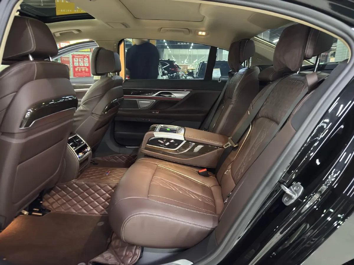 2021 BMW 7 Series 2.0T 265HP L4 8AT,autocango,china used car exporter,china ev exporter,chinese used car exporter,chinese used ev exporter