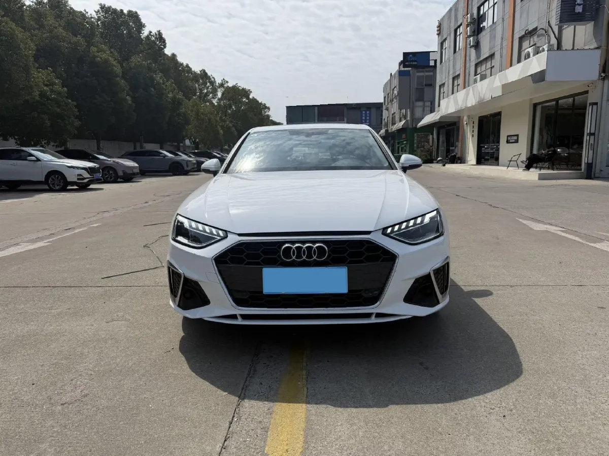 2023 Audi A4L 2.0T 190HP L4 7DCT,autocango,china used car exporter,china ev exporter,chinese used car exporter,chinese used ev exporter