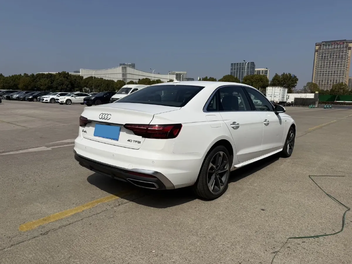 2023 Audi A4L 2.0T 190HP L4 7DCT,autocango,china used car exporter,china ev exporter,chinese used car exporter,chinese used ev exporter