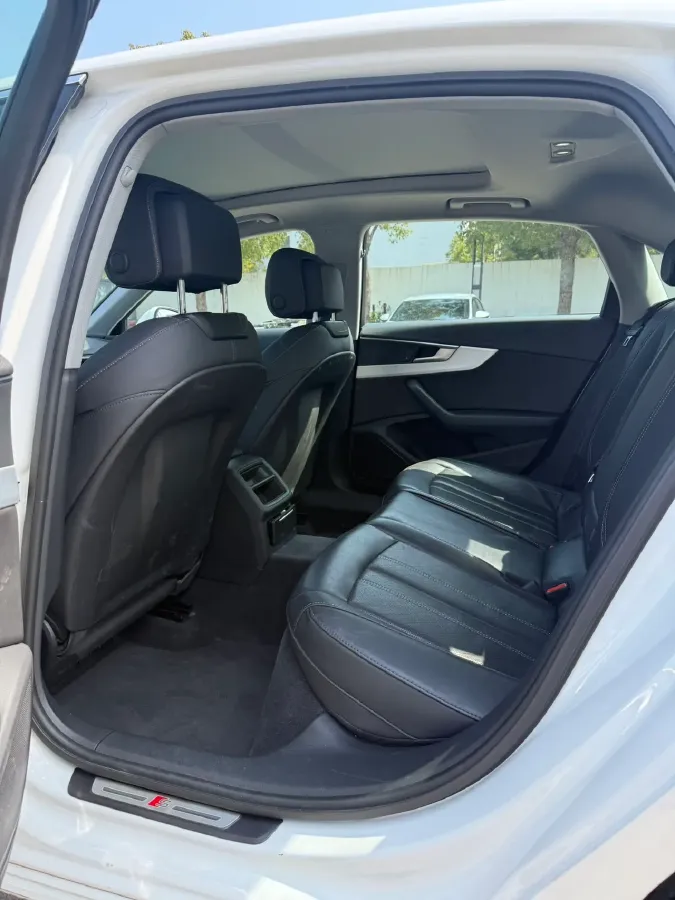 2023 Audi A4L 2.0T 190HP L4 7DCT,autocango,china used car exporter,china ev exporter,chinese used car exporter,chinese used ev exporter