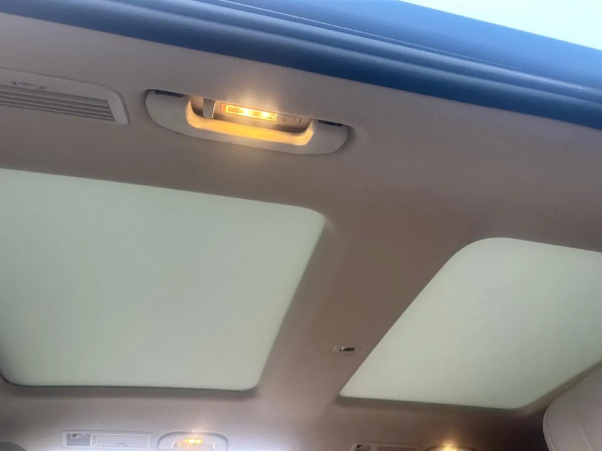 2022 Mercedes-Benz V Class 2.0T 211HP L4 9AT,autocango,china used car exporter,china ev exporter,chinese used car exporter,chinese used ev exporter