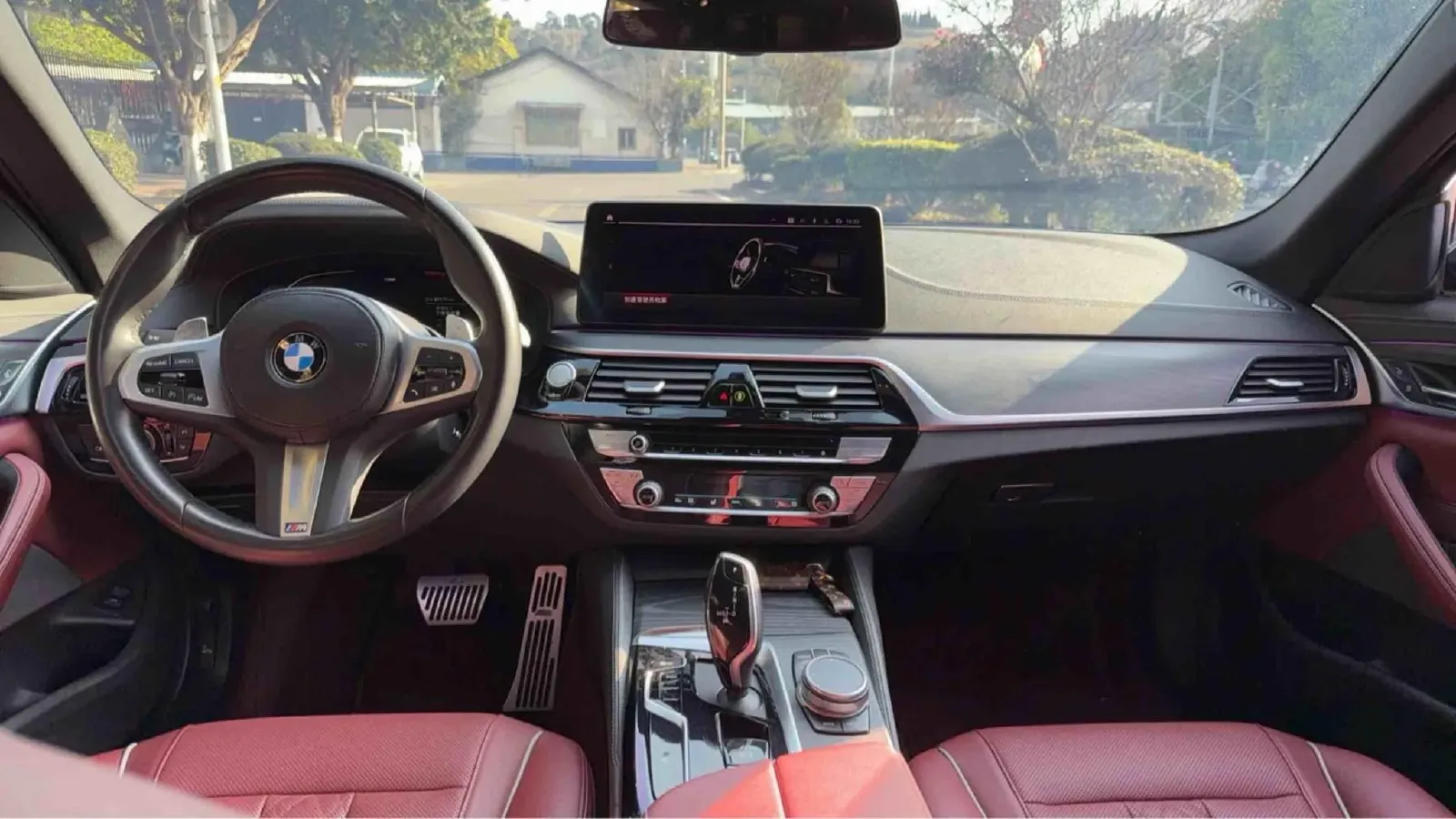 2022 BMW 5 Series 2.0T 252HP L4 8AT,autocango,china used car exporter,china ev exporter,chinese used car exporter,chinese used ev exporter