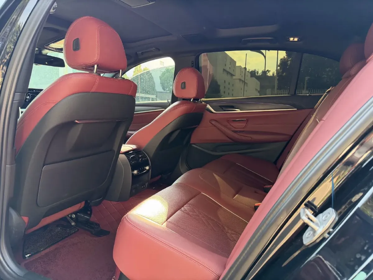 2022 BMW 5 Series 2.0T 252HP L4 8AT,autocango,china used car exporter,china ev exporter,chinese used car exporter,chinese used ev exporter